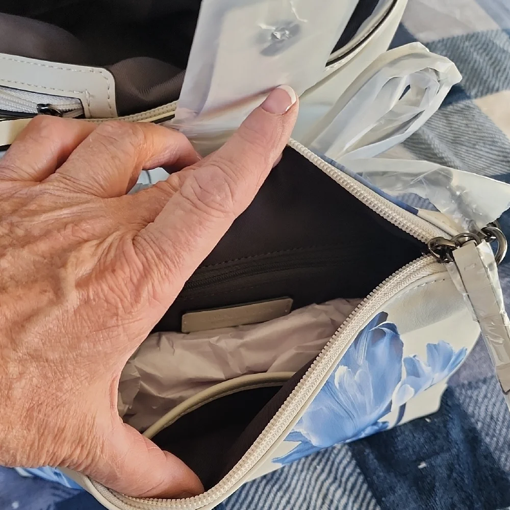 Simply Vera Vera Wang White Tote Bag - Picture 11 of 13